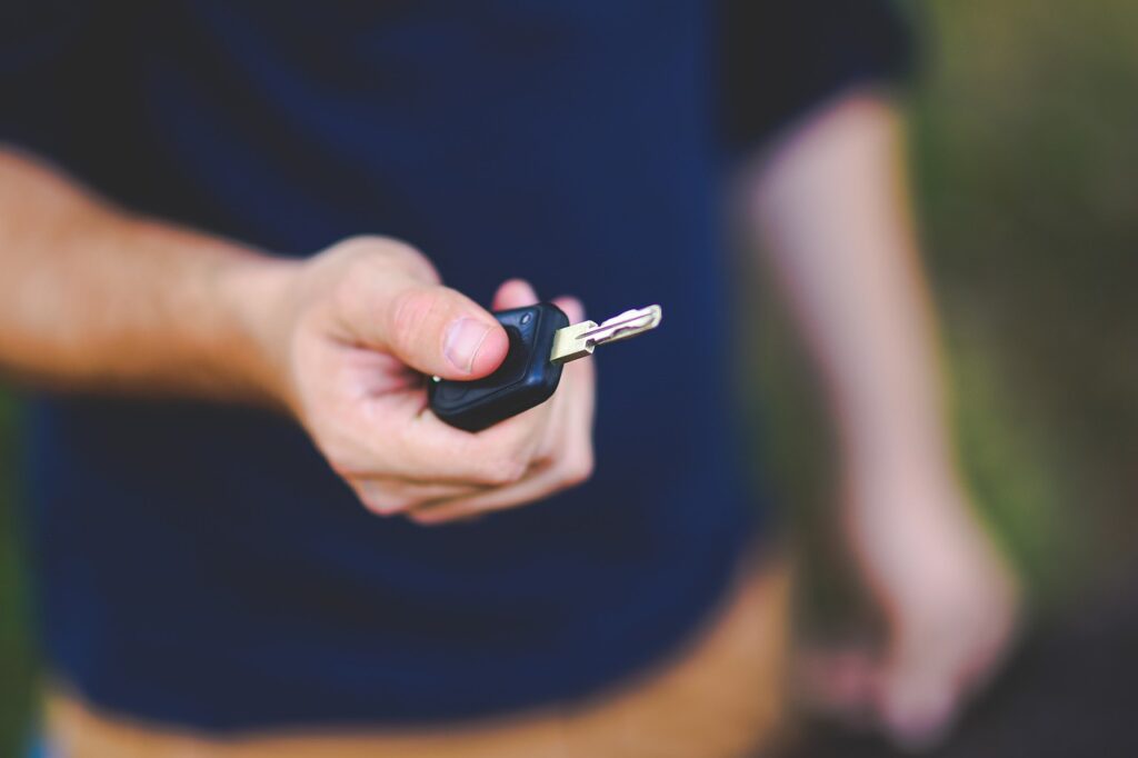 key, car key, hand-791390.jpg